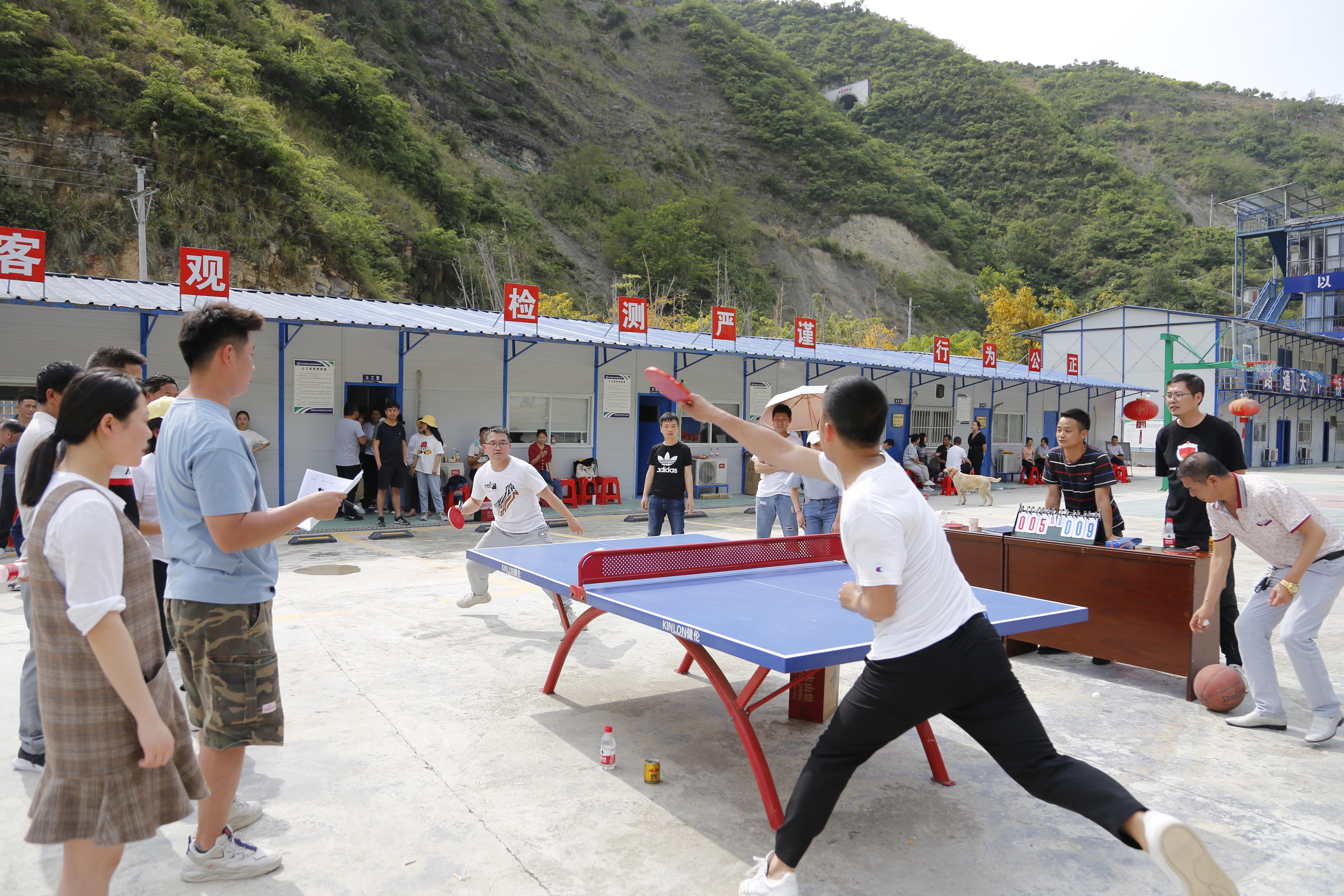 乒乓球比赛.JPG