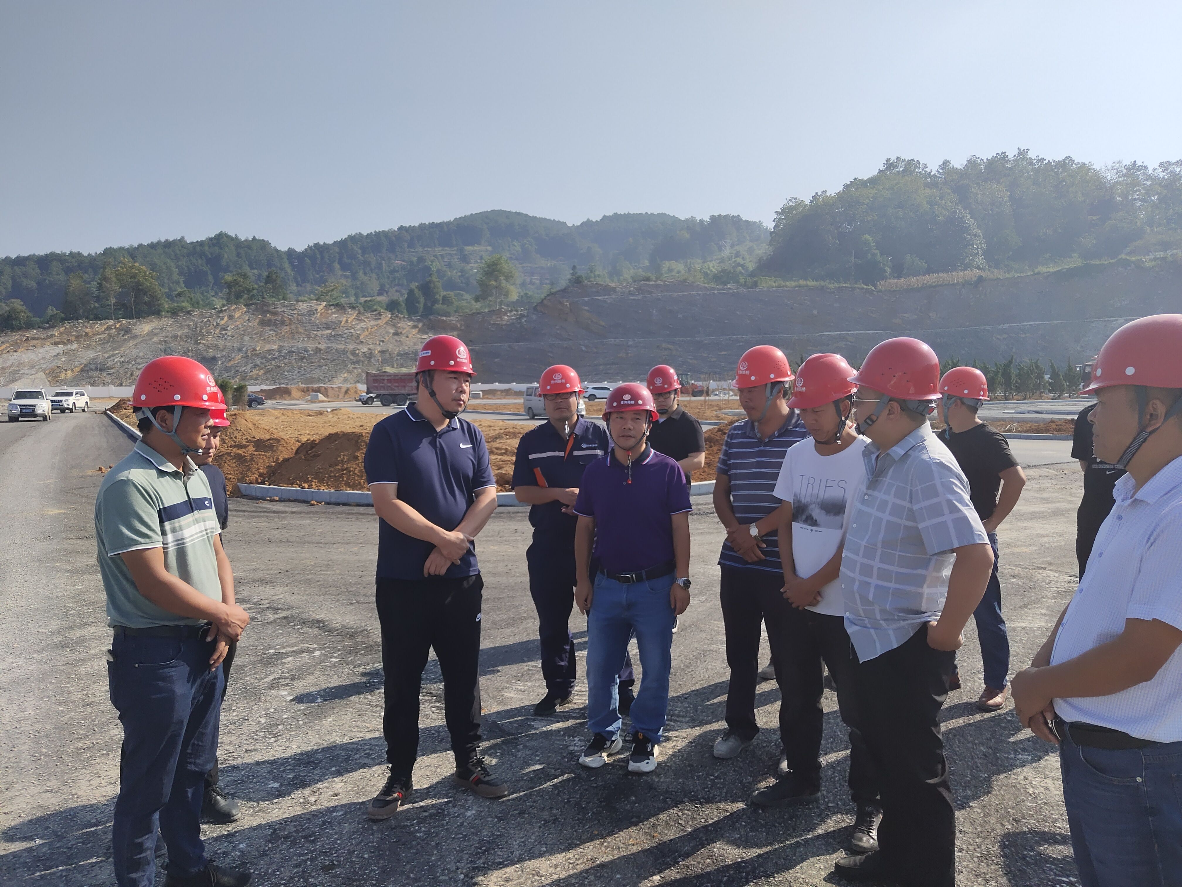 崔文武在湄石交安项目现场.jpg