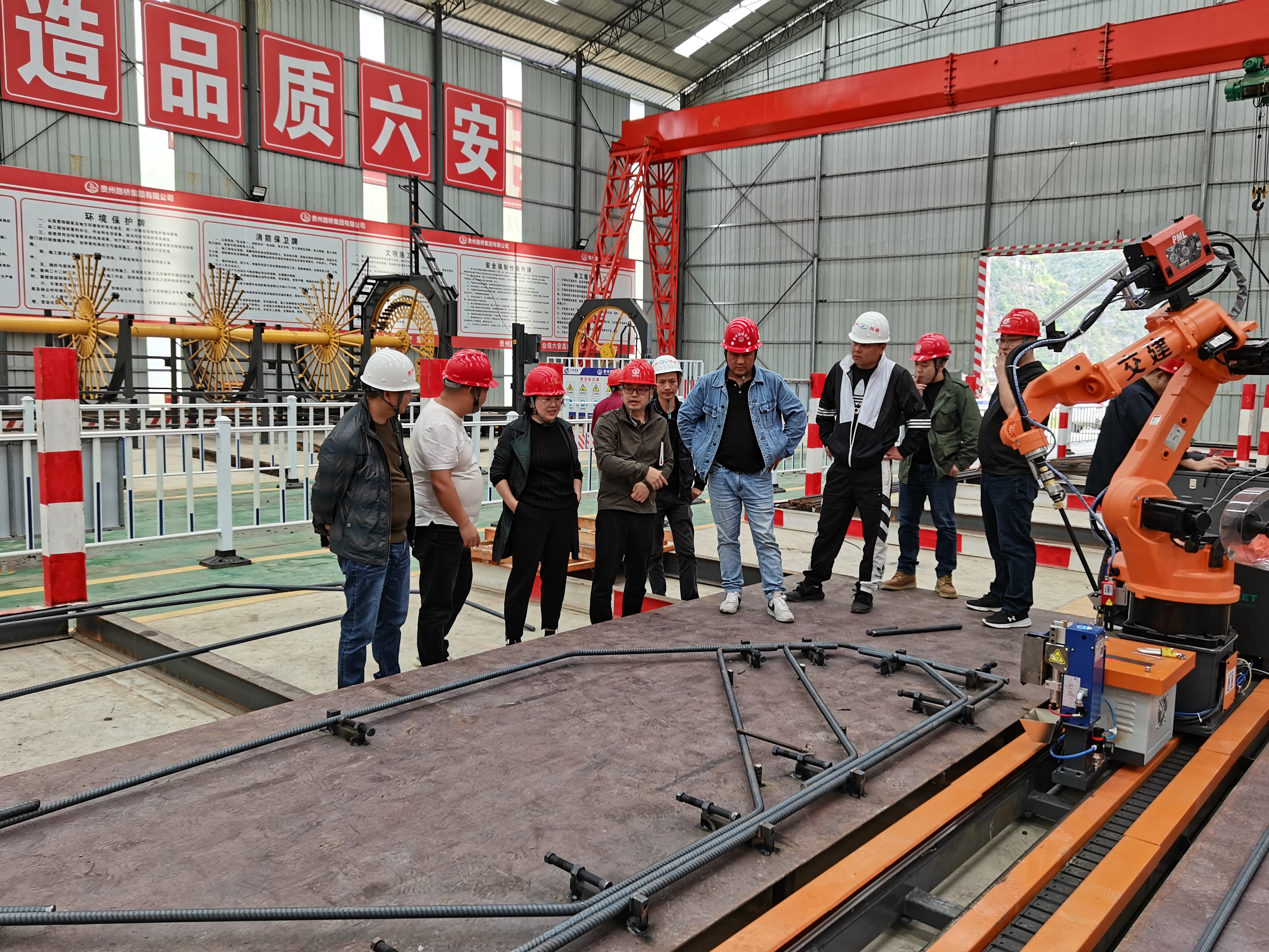 交建集團(tuán)領(lǐng)導(dǎo)現(xiàn)場參觀2.jpg