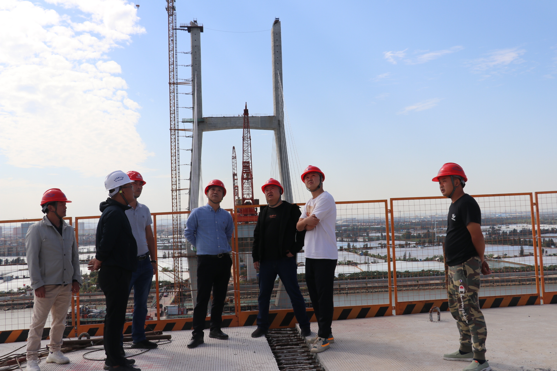 冉茂学到2号墩桥面调研2.JPG