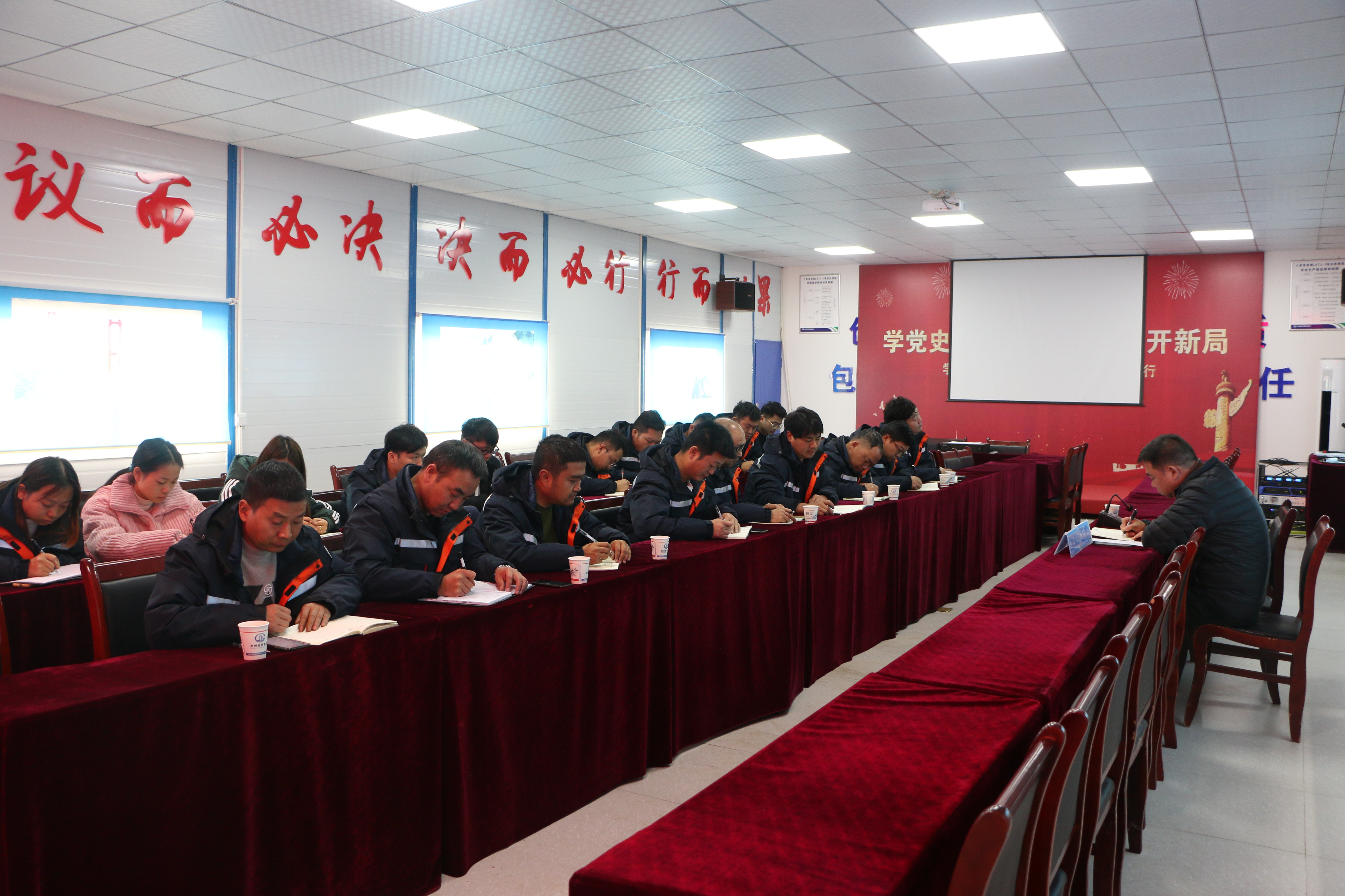 宣讲照片 图赵媛媛.JPG