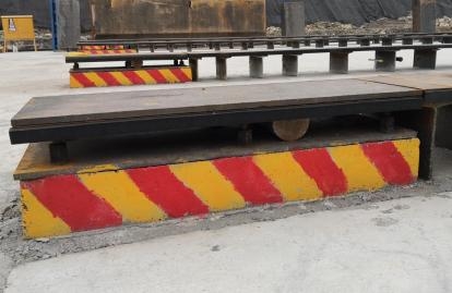 預(yù)制 T 梁臺(tái)座滾筒式調(diào)坡器1.jpeg