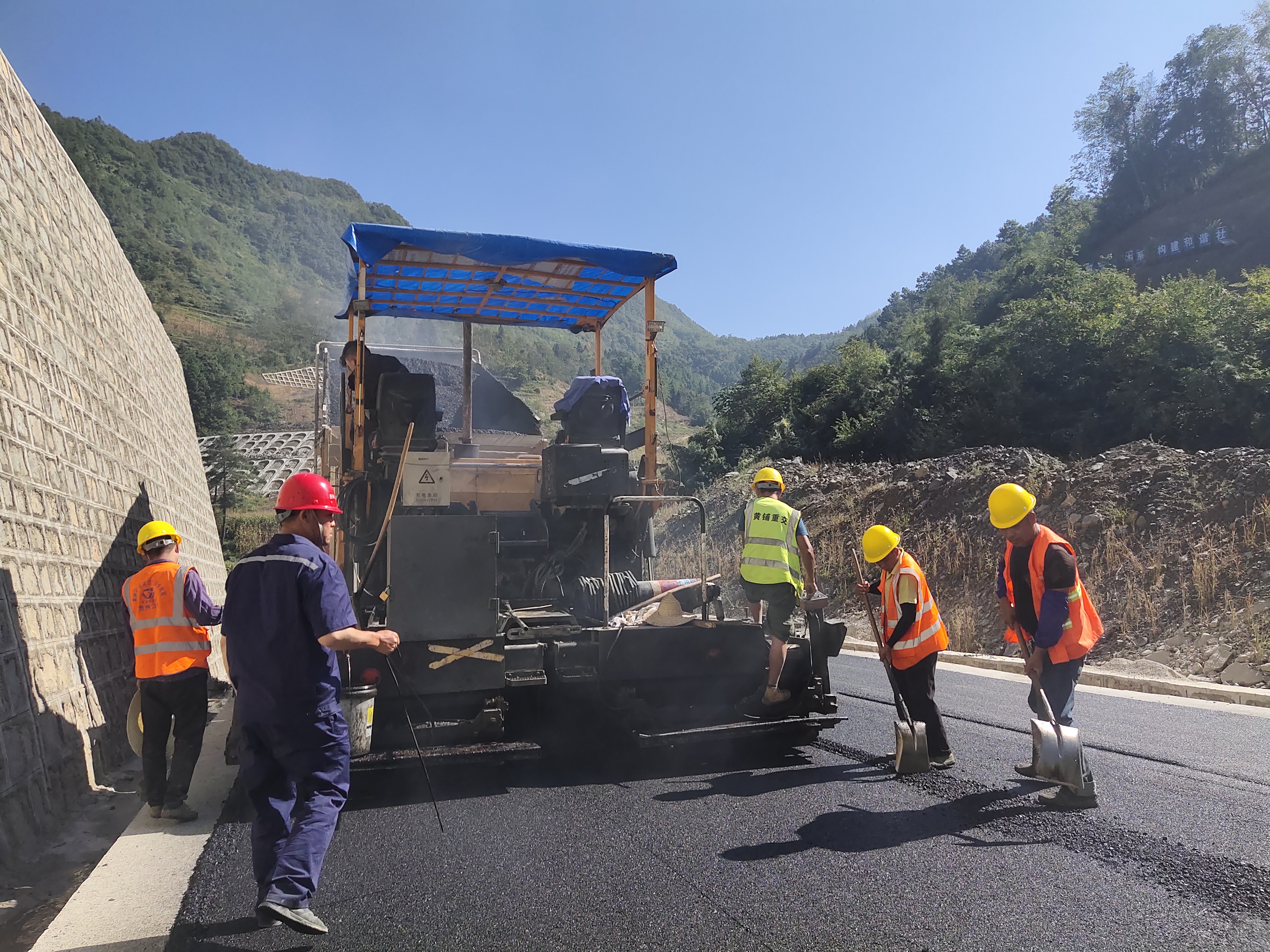 路面施工現(xiàn)場 (2).jpg